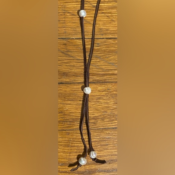 Four Pearls on dark brown suede necklace - Picture 5 of 6